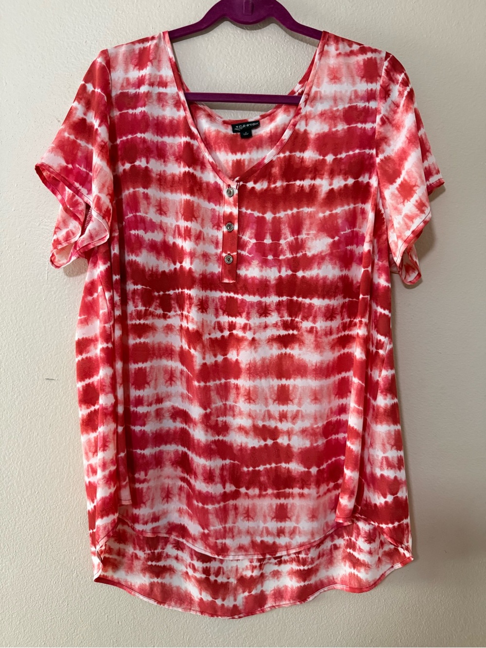 Torrid size 2 Georgette Red Tie-Dye Henley Short Sleeve Top